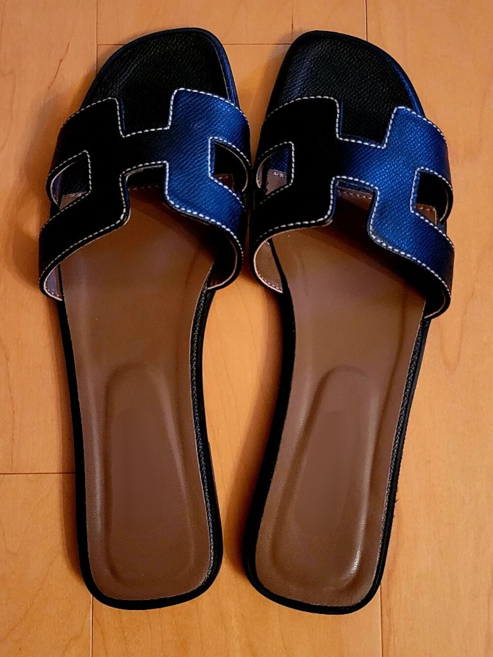 Black ladies leather sandals. Size 8 Never worn. No brand
